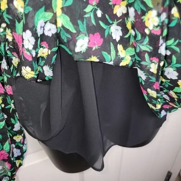 Ann Taylor Nwt floral smocked sleeve peasant top size medium - Picture 6 of 8